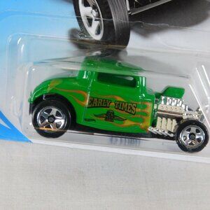 2017 Hot Wheels HW Flames '32 Ford GREEN Variant Die Cast Car NIB Kids Christmas